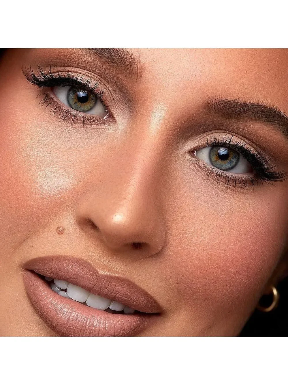 Kevyn Aucoin achieve stunning
